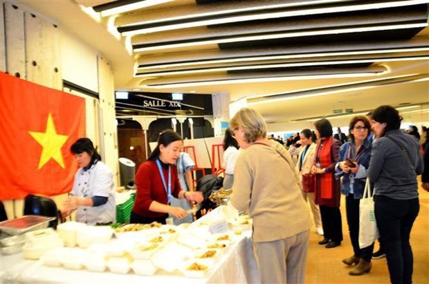 Вьетнам представляет изделия ручнои работы и кухню на UN Bazaar 2022 hinh anh 2