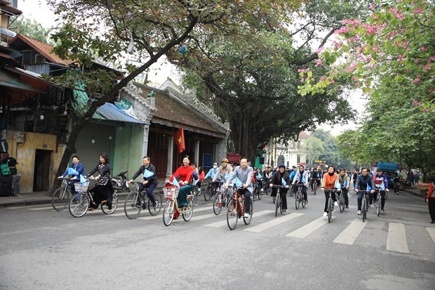 Велосипедное путешествие дружбы в Ханое проводится для пропаганды экологически чистых методов hinh anh 1