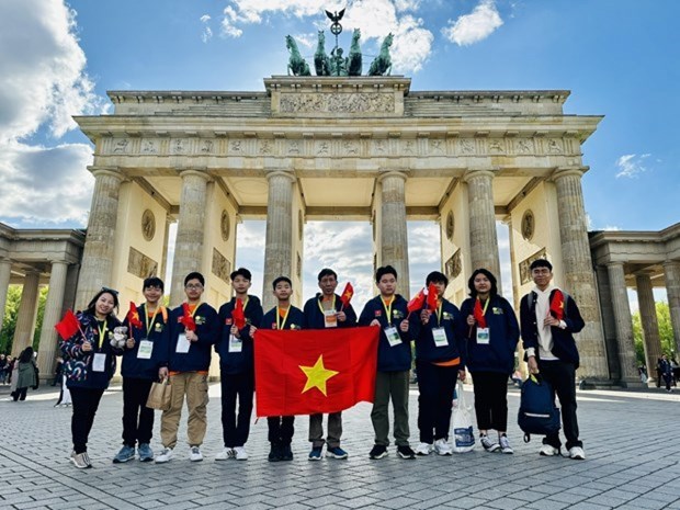 Ханоиские учащиеся завоевали медали на Pangea Math World 2023 hinh anh 1