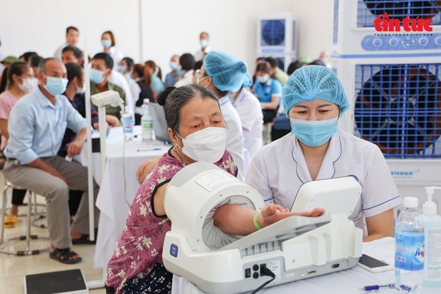 Ханои запускает программу медицинского обследования и управления здоровьем для местных жителеи hinh anh 1