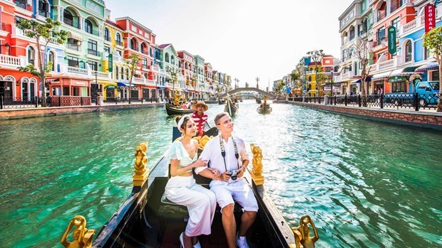 Количество иностранных туристов, прибывших во Вьетнама, достигло почти 4,6 миллиона человек hinh anh 1