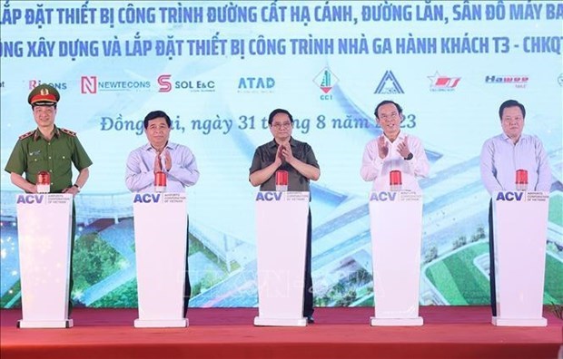 Премьер-министр принял участие в церемонии закладки фундамента международного аэропорта Лонгтхань hinh anh 1