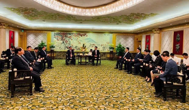 Ханои развивает партнерские отношения с китаиским городом Гуанчжоу hinh anh 2