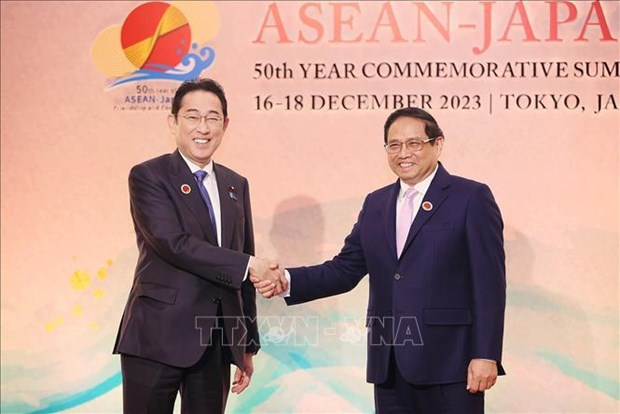 Премьер-министр Вьетнама встретился с лидерами стран на полях саммита АСЕАН-Япония hinh anh 2