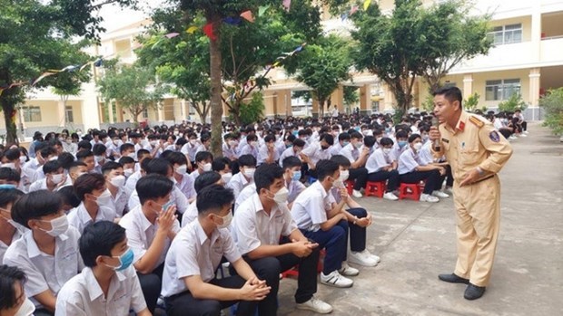 Премьер-министр распорядился принять решительные меры для обеспечения безопасности дорожного движения для учеников hinh anh 2