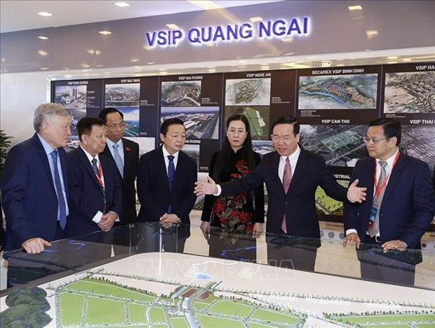 Президент Во Ван Тхыонг принял участие в церемонии, посвященнои празднованию 10-летия VSIP в Куангнгае hinh anh 1