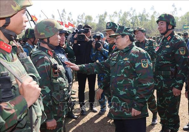 Премьер-министр принял участие в учениях с боевои стрельбои 12-го армеиского корпуса hinh anh 1