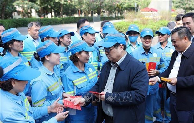 Премьер-министр проверил дежурную работу в ключевых подразделениях в Ханое hinh anh 2