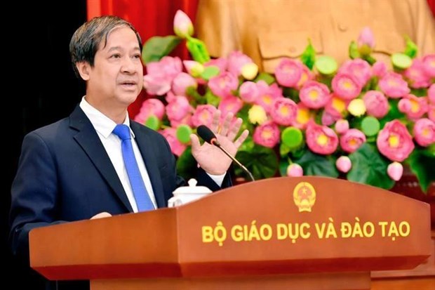 Министр образования Вьетнама: будьте последовательны и смелы для продолжения пути инновации в 2024 году hinh anh 1