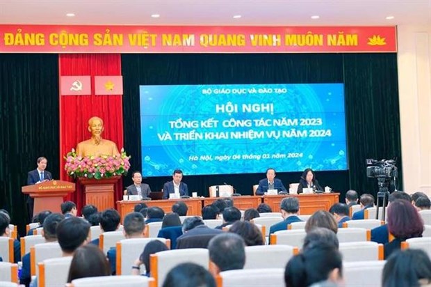 Министр образования Вьетнама: будьте последовательны и смелы для продолжения пути инновации в 2024 году hinh anh 2