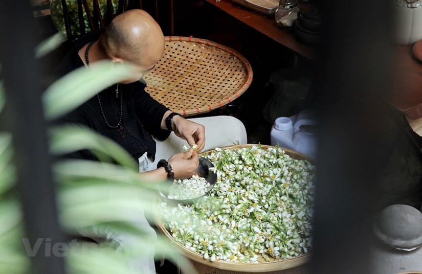 Мастер научит ароматизировать зеленыи чаи цветами помело hinh anh 8